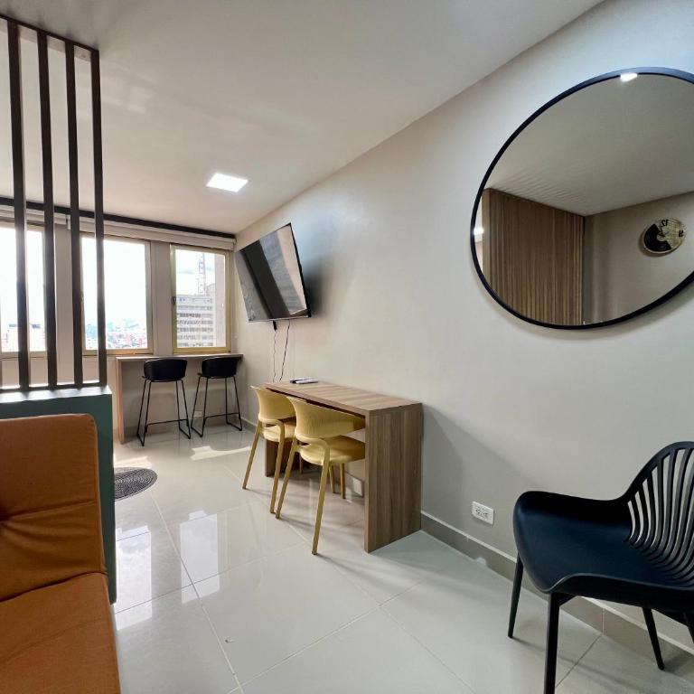 Apartaloft Premium Vista a la Ciudad y al Metro Parque Berrío - One-Bedroom Apartment - 2