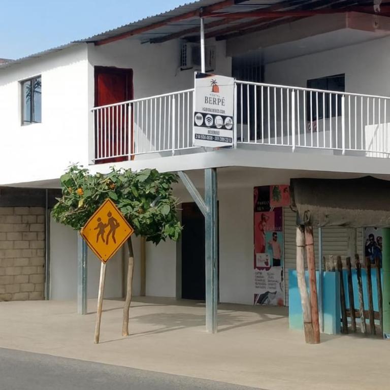 Hostal berpé - Quadruple Room - 2