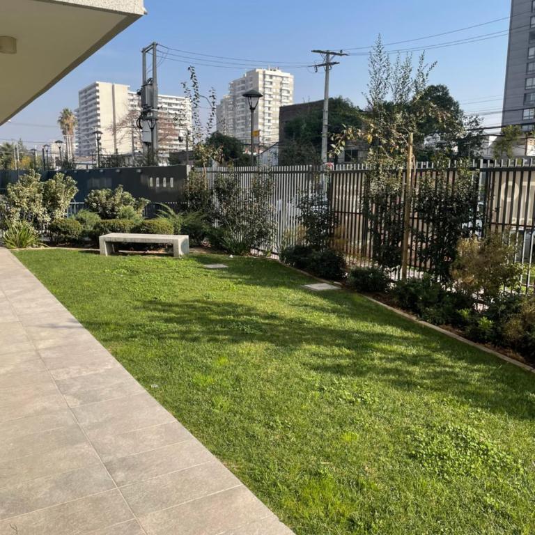 Moderno Depto con Estacionamiento Cerca Metro, Wifi & Gym - Apartamento de 1 dormitorio - 2