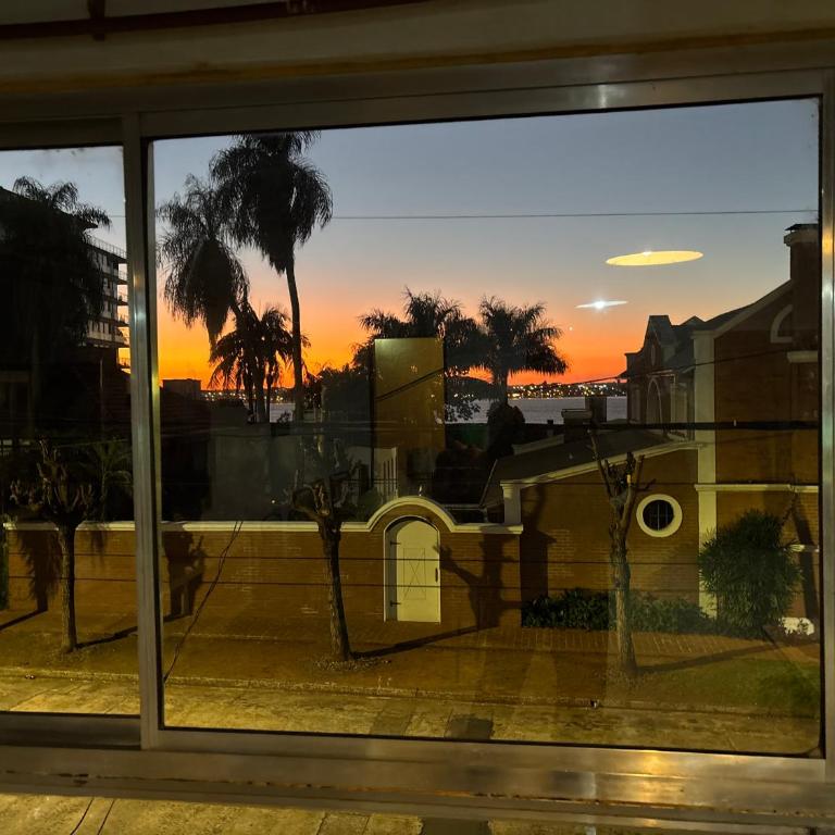 Apto céntrico con vista a la costanera de Posadas - Three-Bedroom Apartment - 3