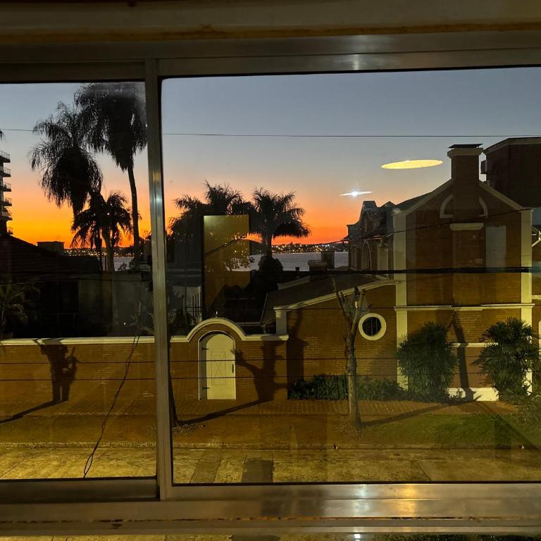 Apto céntrico con vista a la costanera de Posadas - Three-Bedroom Apartment - 29