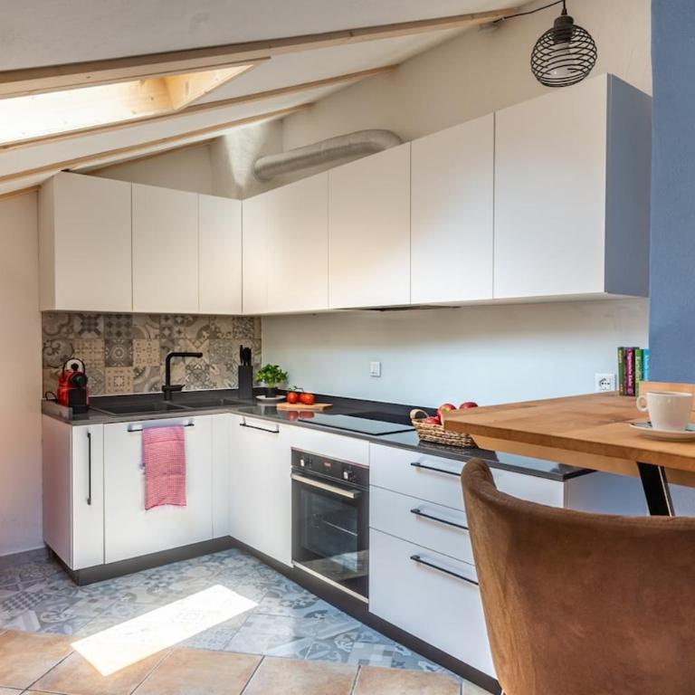 Attic for 4 in the center, everything within walking distance! - Apartamento - 7