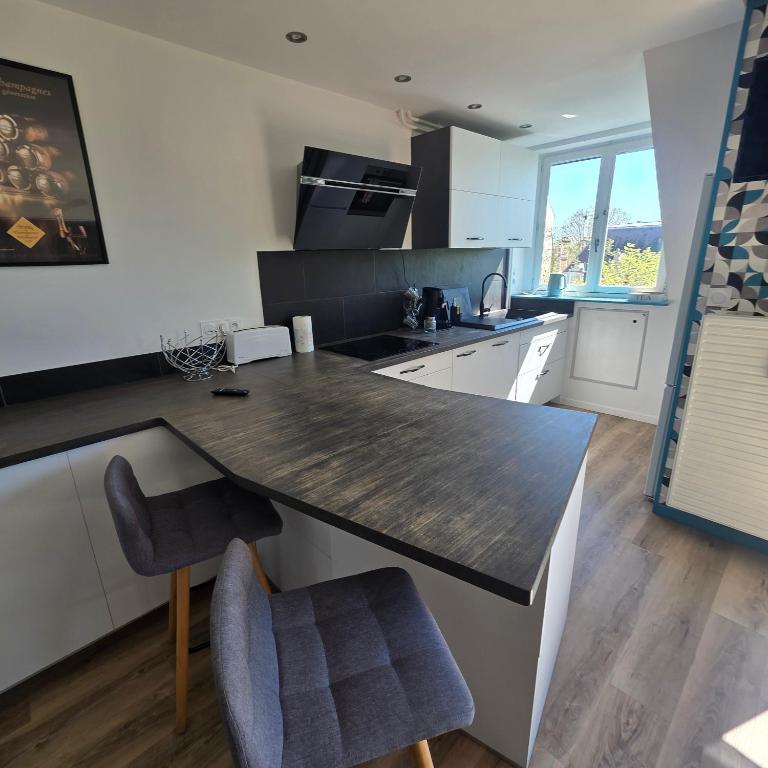 Chez KARINE T4 Terrasse HYPER CENTRE VILLE Wifi Parking - Apartamento con terraza - 4