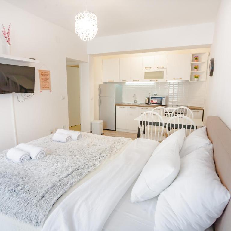 Gregovic Family Apartments - One-Bedroom Apartment with Garden View ( 4 Adults ) - 1