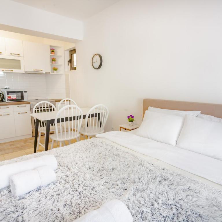 Gregovic Family Apartments - One-Bedroom Apartment with Garden View ( 4 Adults ) - 12