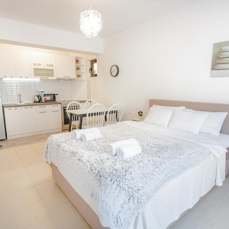 Gregovic Family Apartments - One-Bedroom Apartment with Garden View ( 4 Adults ) - 10