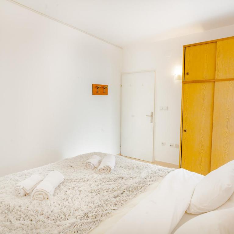 Gregovic Family Apartments - One-Bedroom Apartment with Garden View ( 4 Adults ) - 13