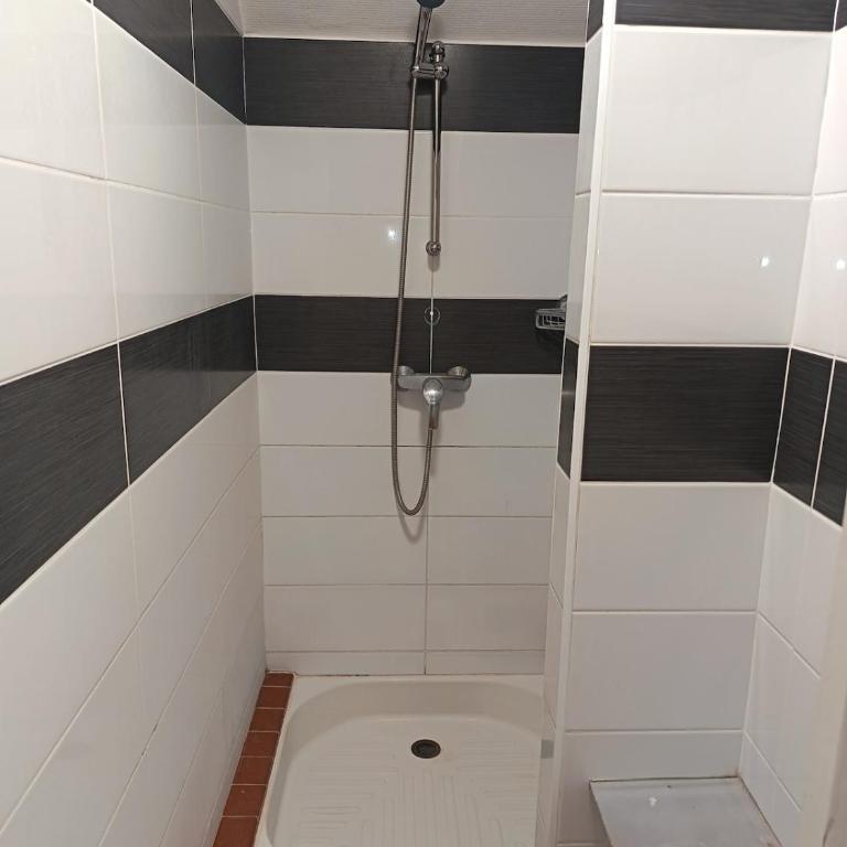 Hébergement sur un grand voilier confortable à Deauville - Mobile Home - 17