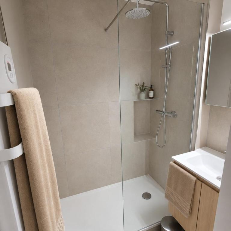 T2 à 50 m plage Parking Clim Wi-Fi Rénové - Appartement 2 Chambres - 35