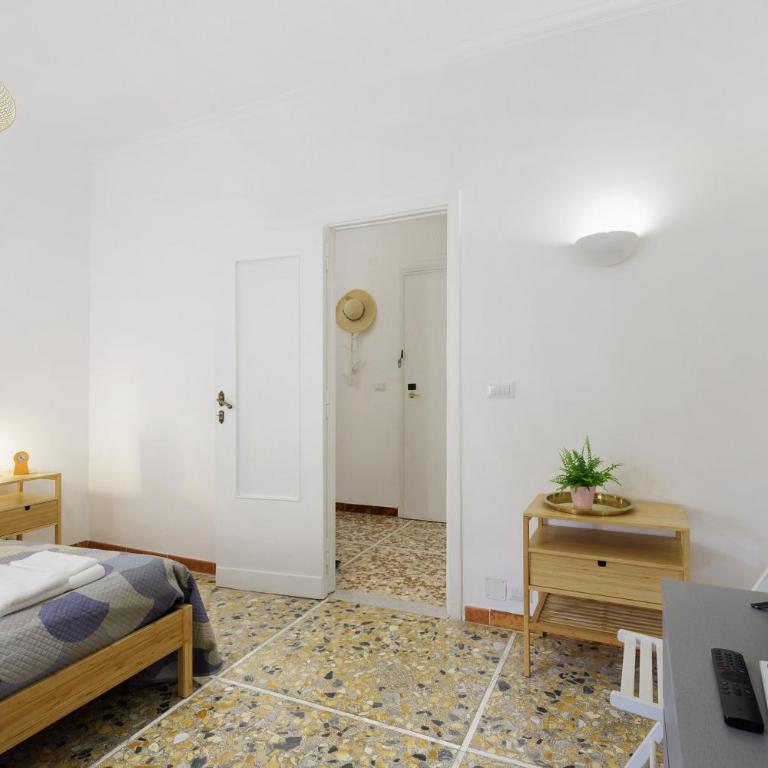 Amy Home - Two-Bedroom Deluxe Apartment with Balcony - 10