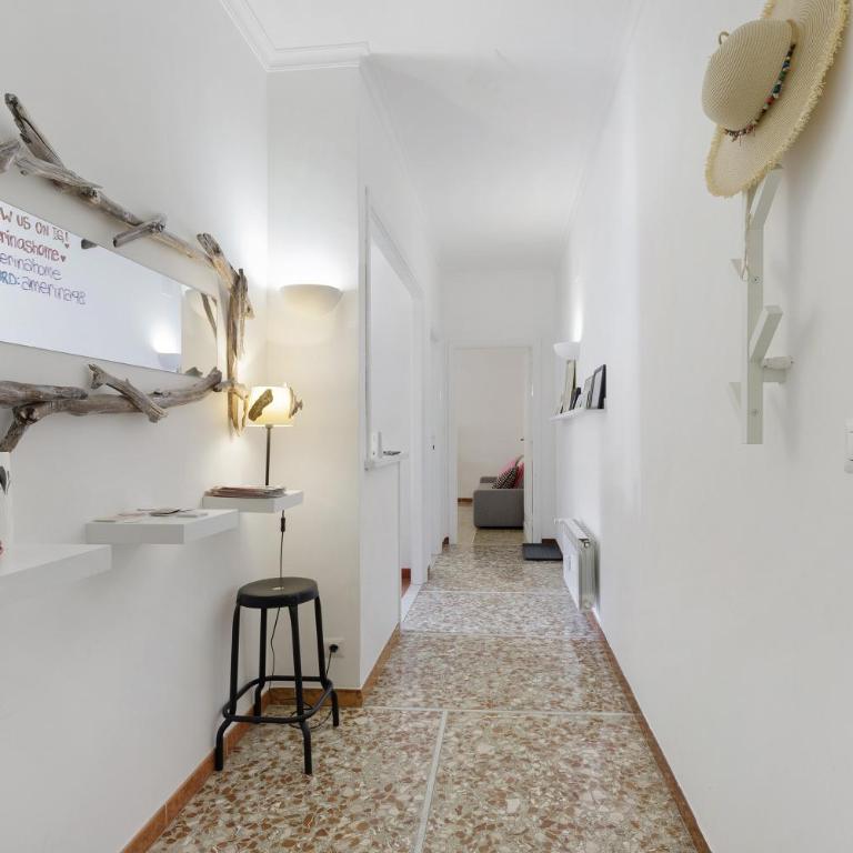 Amy Home - Two-Bedroom Deluxe Apartment with Balcony - 16