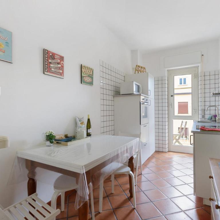 Amy Home - Two-Bedroom Deluxe Apartment with Balcony - 2