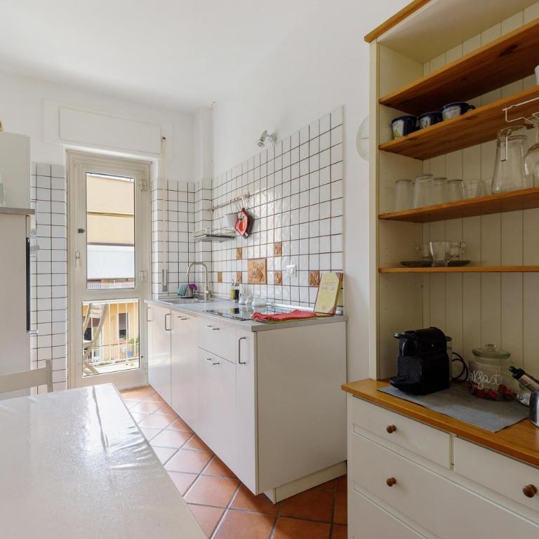 Amy Home - Two-Bedroom Deluxe Apartment with Balcony - 12