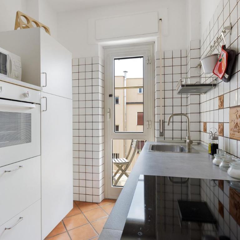 Amy Home - Two-Bedroom Deluxe Apartment with Balcony - 13