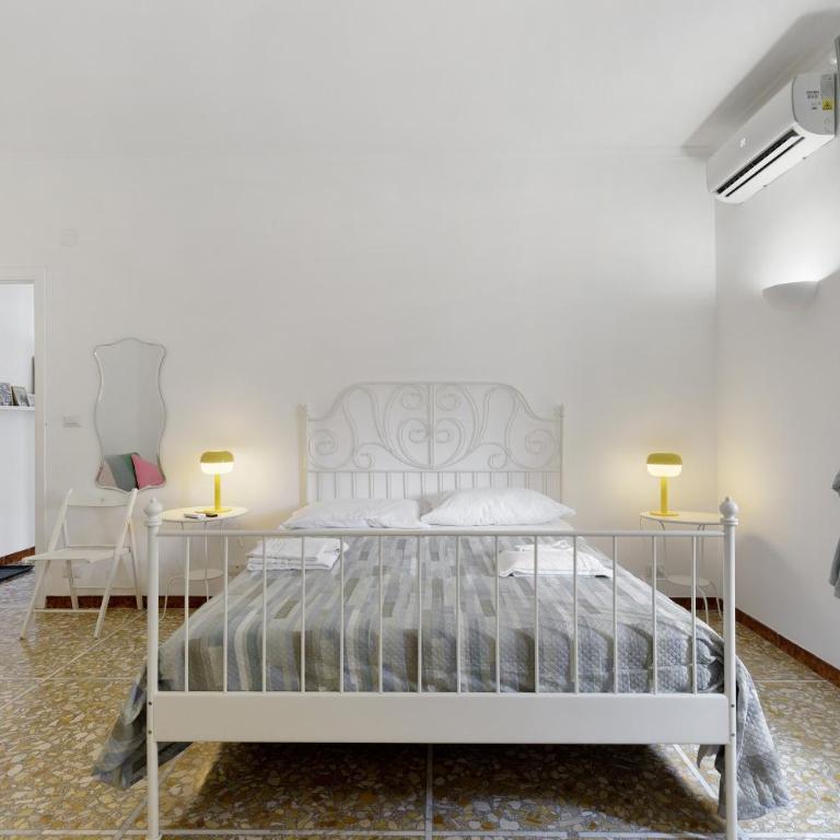Amy Home - Two-Bedroom Deluxe Apartment with Balcony - 6