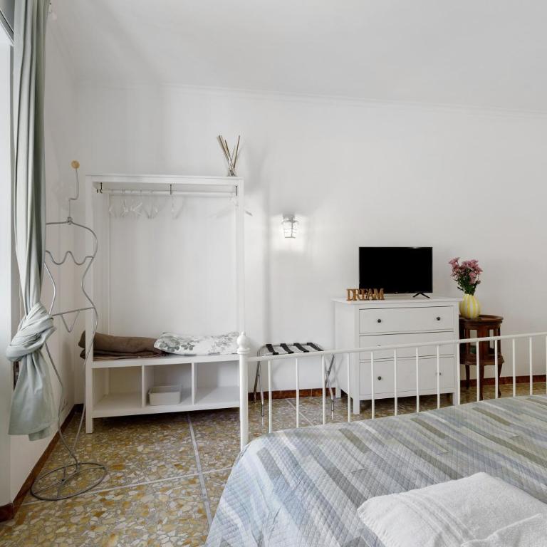 Amy Home - Two-Bedroom Deluxe Apartment with Balcony - 7