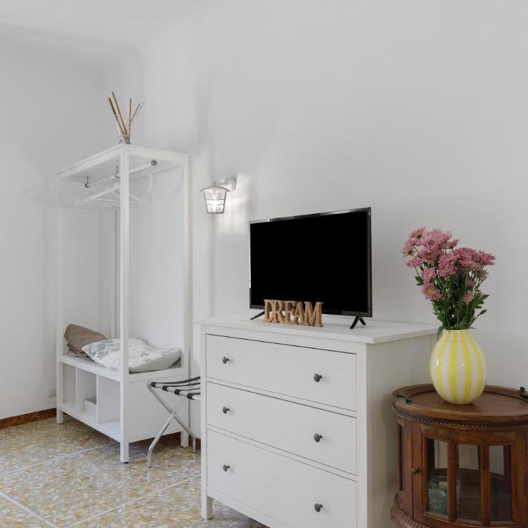 Amy Home - Two-Bedroom Deluxe Apartment with Balcony - 8