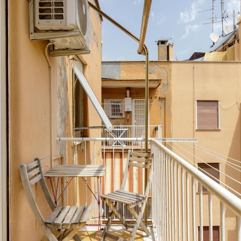 Amy Home - Two-Bedroom Deluxe Apartment with Balcony - 17