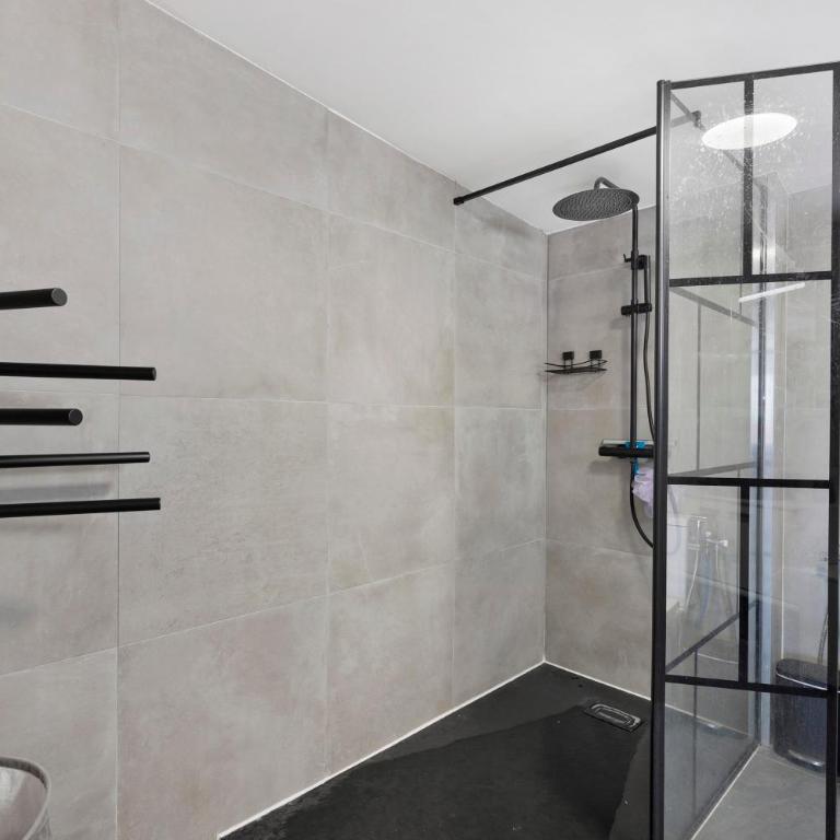 L'Ensoleillé - Apartment with Shower - 16