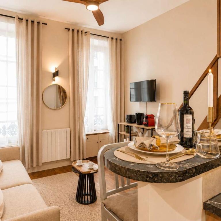 Renovated studio with mezzanine in Le Marais - Studio - 23