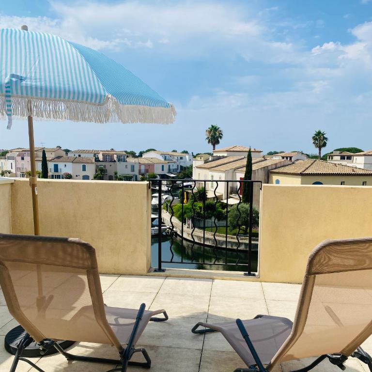 Marina with pool - Three-Bedroom Home - 27