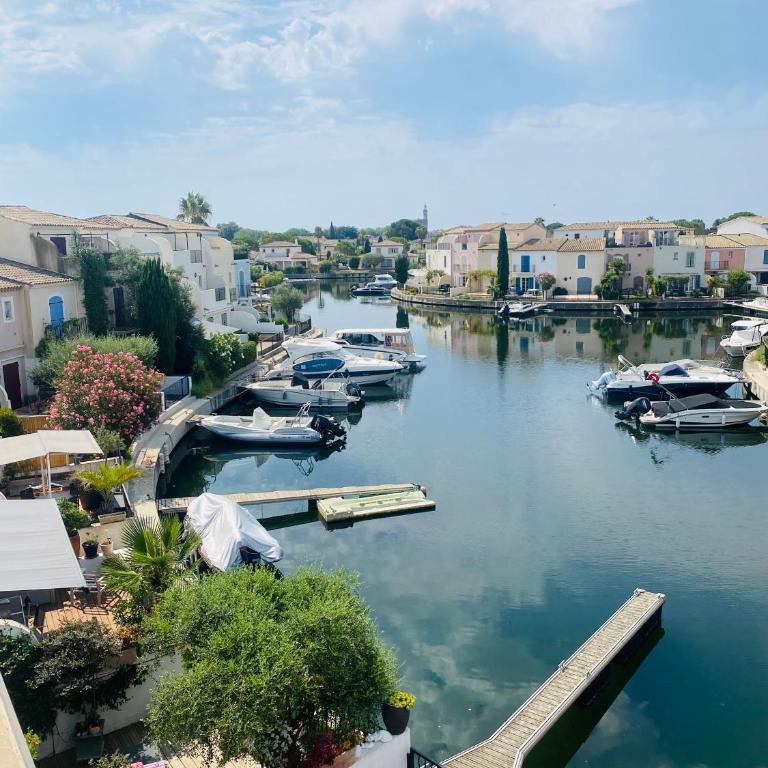 Marina with pool - Three-Bedroom Home - 28