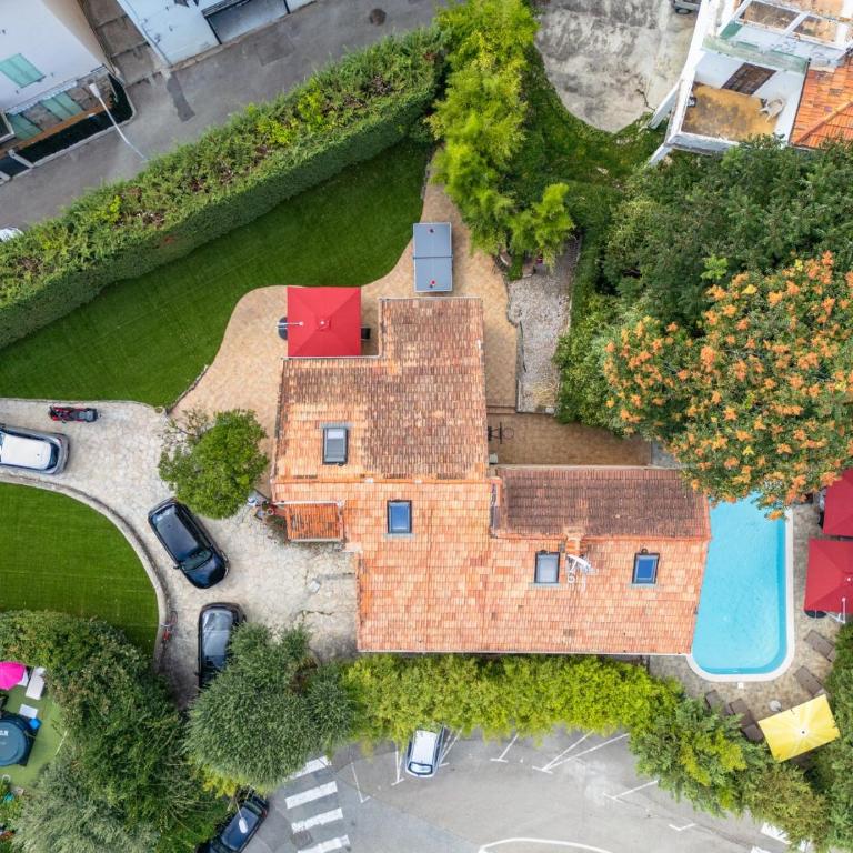 VILLA RECKINA havre de paix avec piscine et jardin - Maison 4 Chambres - 82