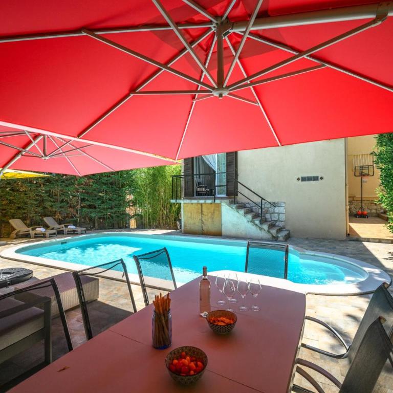 VILLA RECKINA havre de paix avec piscine et jardin - Maison 4 Chambres - 55