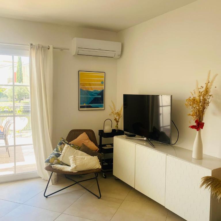 Marina with pool - Three-Bedroom Home - 12