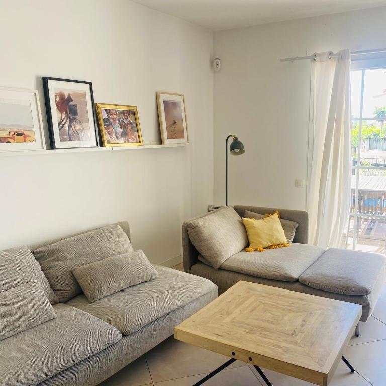 Marina with pool - Three-Bedroom Home - 10