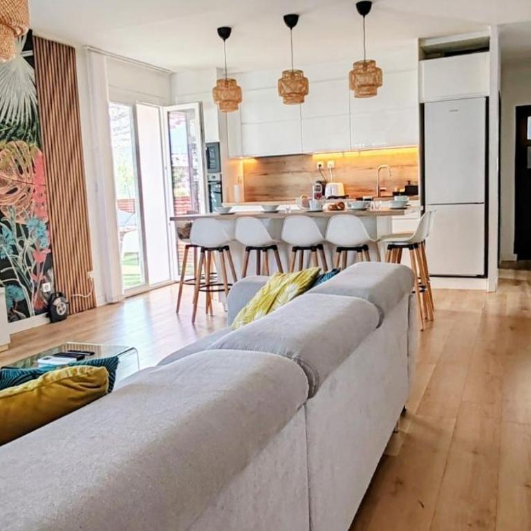 Chez Clement - Haut de villa - climatisé avec terrasse pour 6 - Apartamento - 8