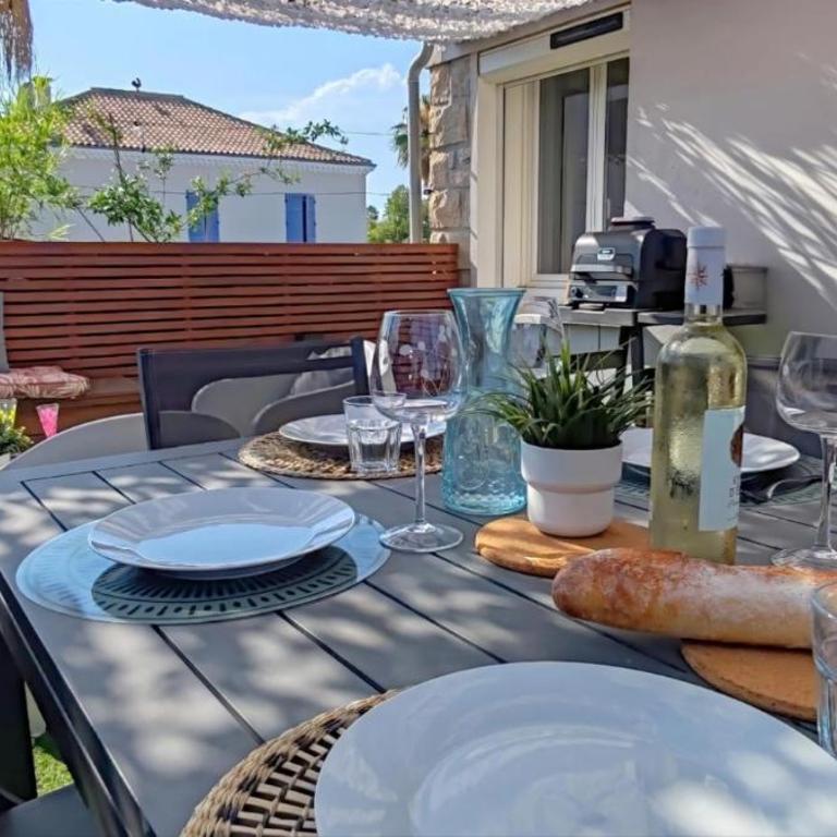 Chez Clement - Haut de villa - climatisé avec terrasse pour 6 - Apartamento - 12