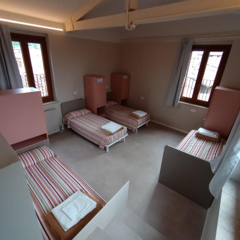 Protezione della Giovane - female hostel - Posto Letto in Dormitorio Femminile per 8 Persone - 2