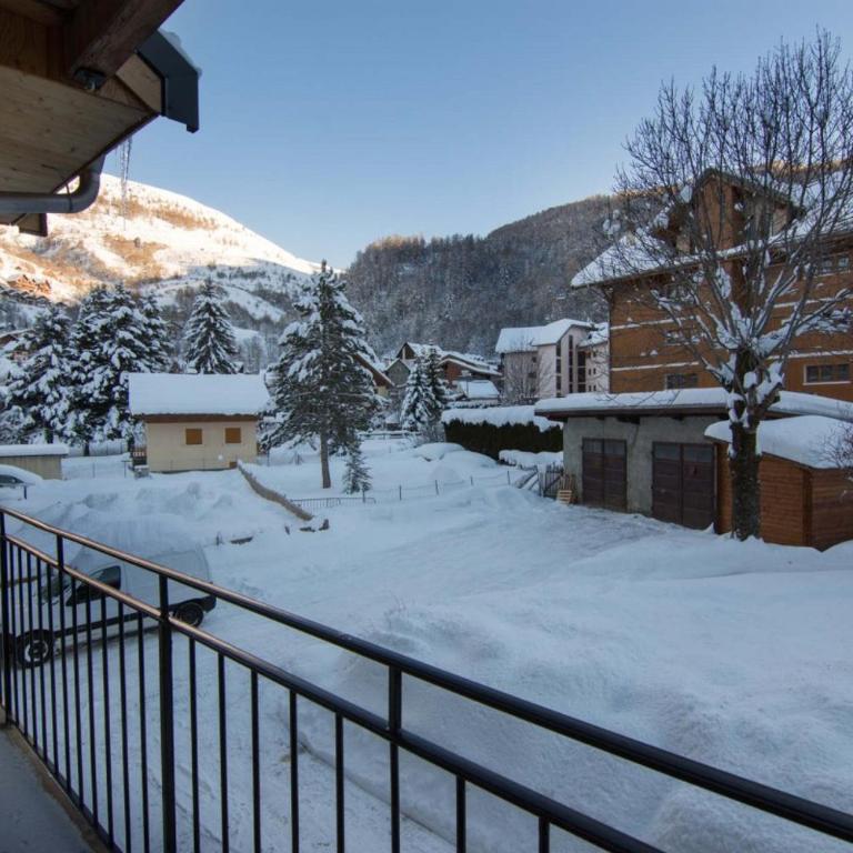 Appartement - Les ecrins 3 - Two-Bedroom Apartment with Mountain View - 1