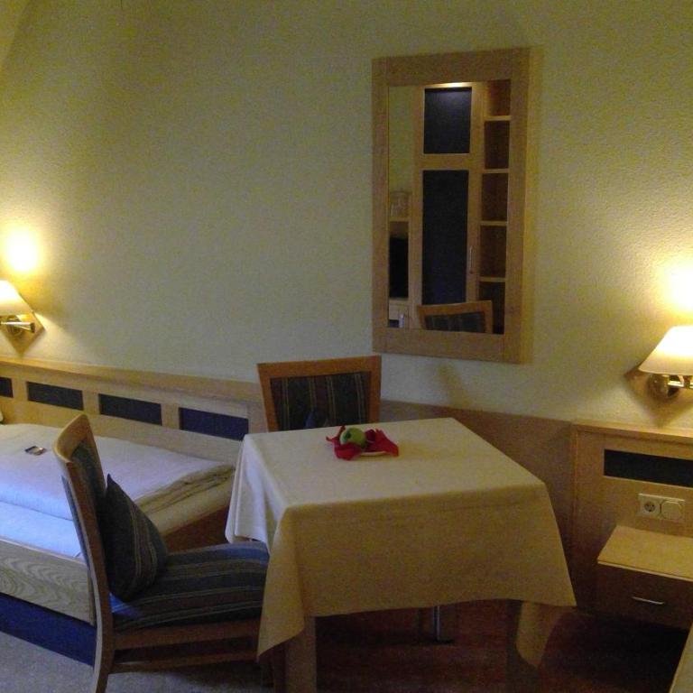 Hotel Augsburger Hof - Classic Doppelzimmer mit Dusche - 2