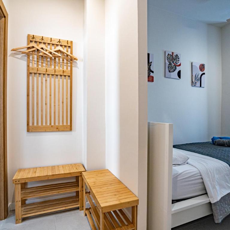 Versus Valencia Rooms - Single Room with Private Bathroom - 1