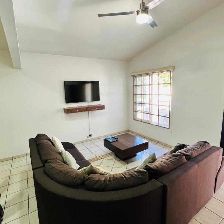 3 Bedrooms Home. Walking distance to the Malecon. - Casa de 3 dormitorios - 3