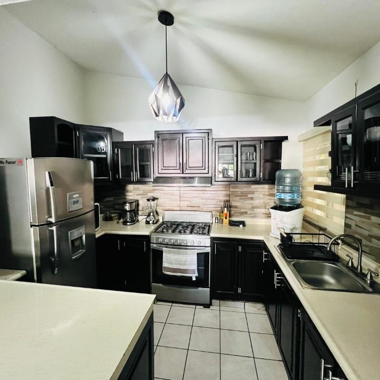 3 Bedrooms Home. Walking distance to the Malecon. - Casa de 3 dormitorios - 6