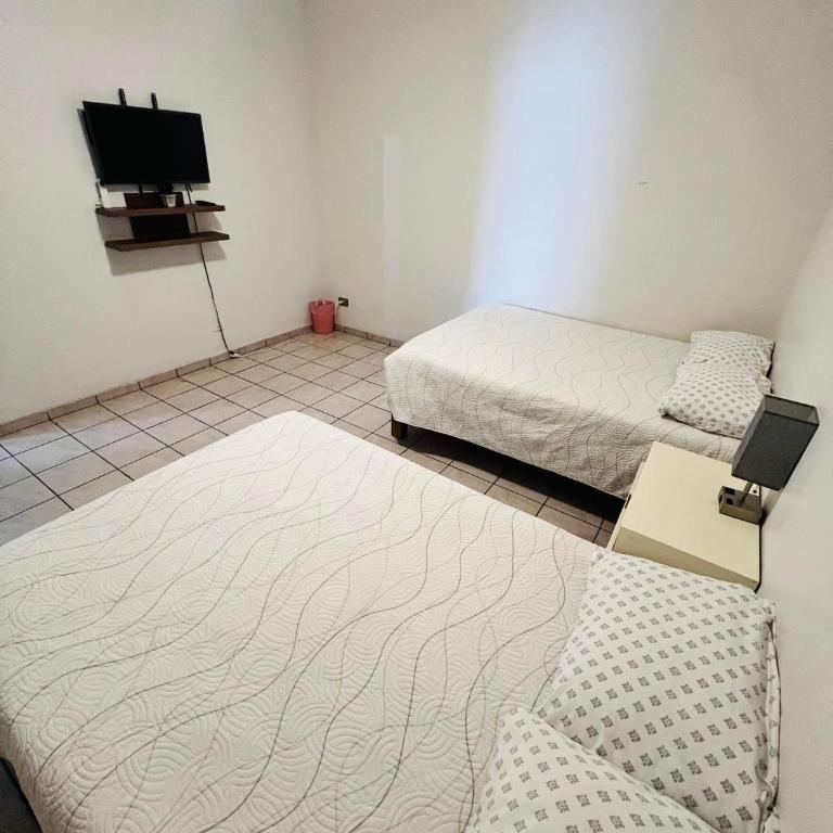 3 Bedrooms Home. Walking distance to the Malecon. - Casa de 3 dormitorios - 8