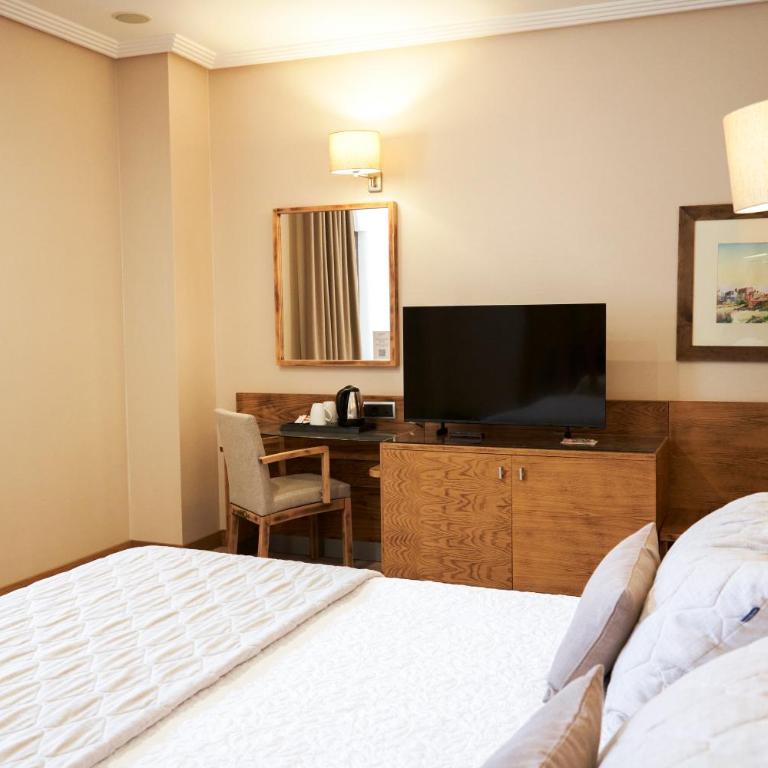 Hotel San Juan de los Reyes - Habitación Doble con acceso para personas de movilidad reducida - 1 o 2 camas - 8