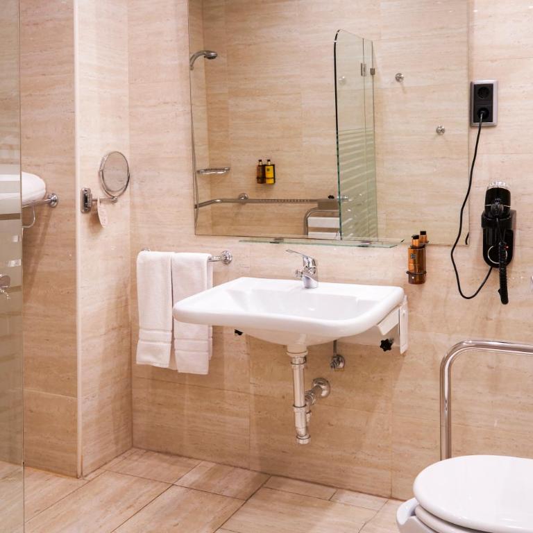 Hotel San Juan de los Reyes - Habitación Doble con acceso para personas de movilidad reducida - 1 o 2 camas - 12