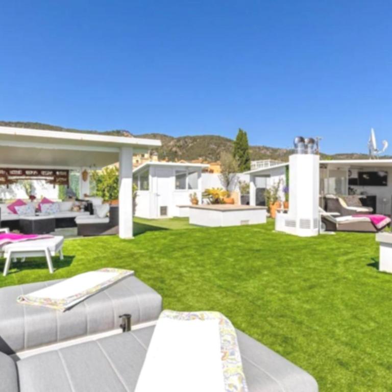 Luxury Escape with Rooftop Jacuzzi - Apartamento - 13
