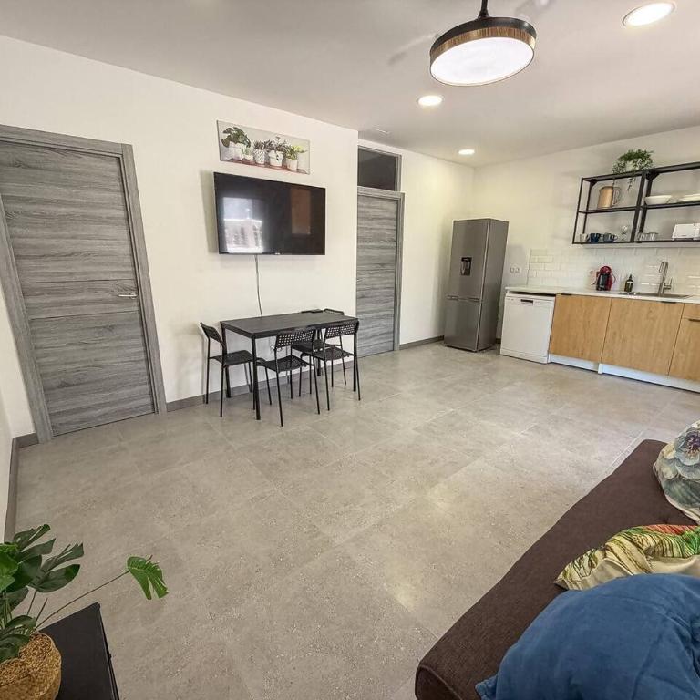 Hidden gem! 1 bedroom flat, mins walk to La Cala - Apartamento de 1 dormitorio - 2