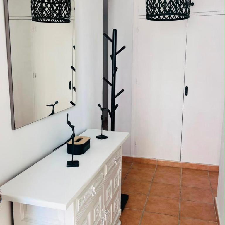 COPA CABANA VISTAS AL MAR - HOME ReNT MALAGA - Three-Bedroom Apartment - 11