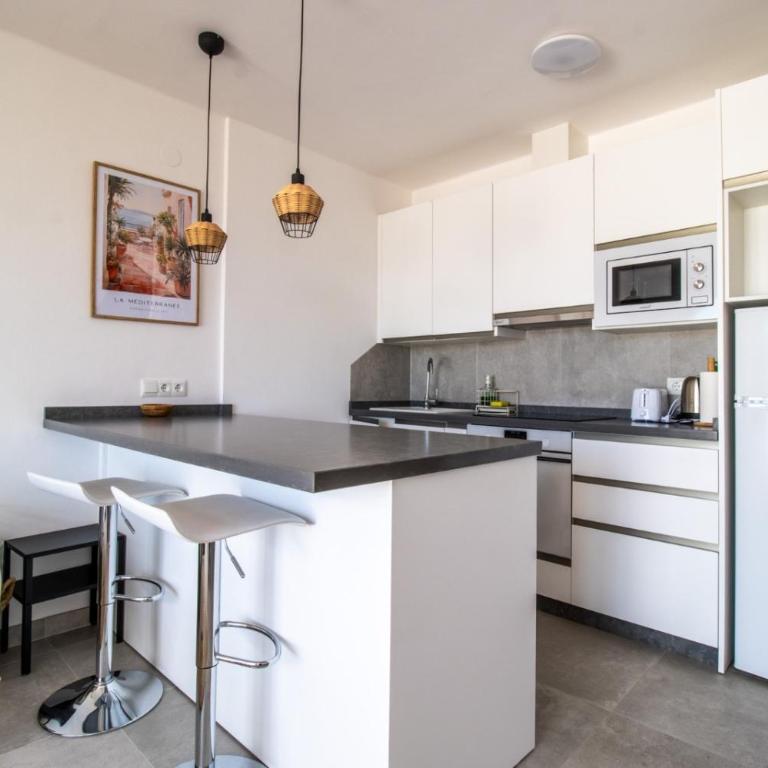 Cozy 2BR Flat with Terrace & Pool - Apartamento de 2 dormitorios - 13