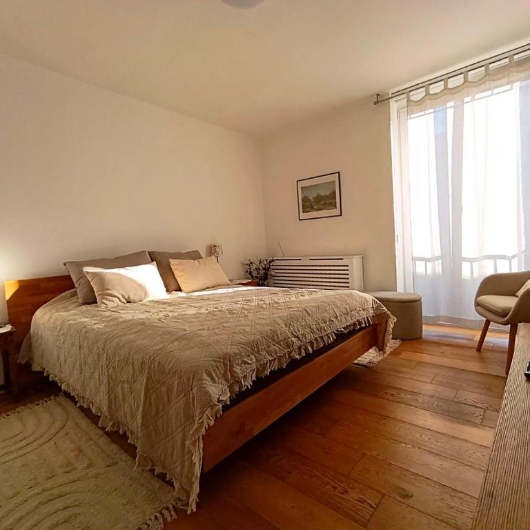 Chic & Comfy Hideaway in the Heart of the City - One-Bedroom Apartment - 55