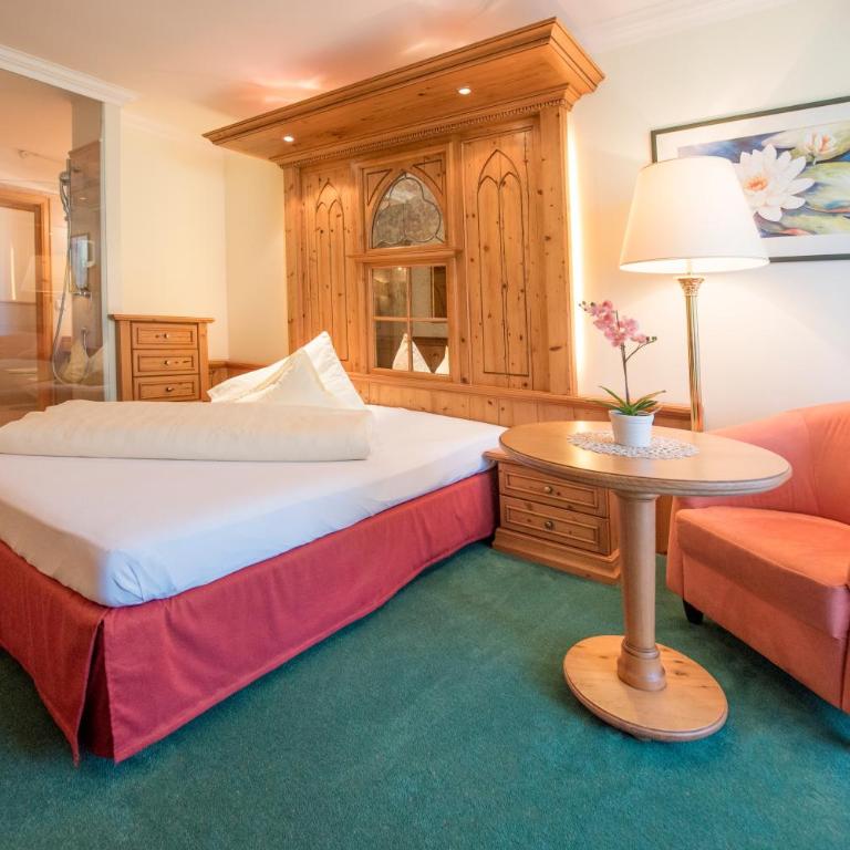 Hotel Vitalquelle Montafon - Habitación con cama grande y balcón - 2