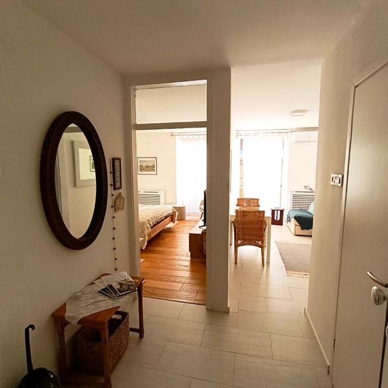 Chic & Comfy Hideaway in the Heart of the City - One-Bedroom Apartment - 81