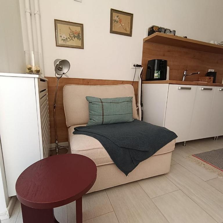 Chic & Comfy Hideaway in the Heart of the City - One-Bedroom Apartment - 77
