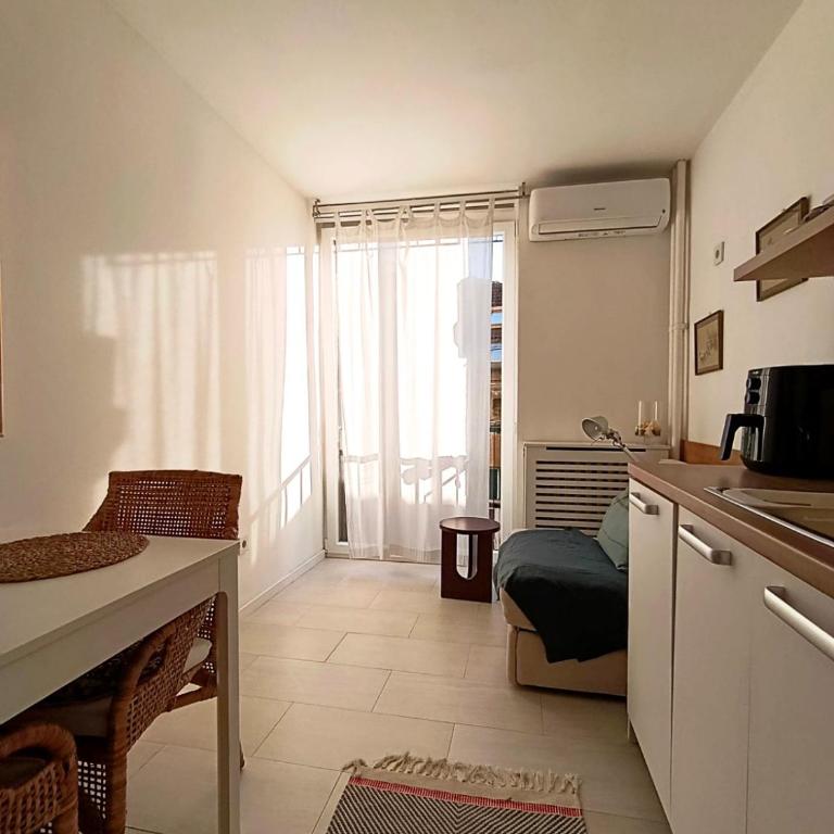 Chic & Comfy Hideaway in the Heart of the City - One-Bedroom Apartment - 83